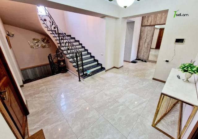 Չորս հարկանի տուն Առինջի 21-րդ փողոցում Առինջում, 950 քմ, 3+ սանհանգույց