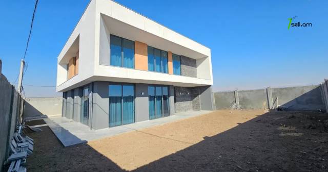 Երկու հարկանի տուն Գրիգոր Աղաբաբյան փողոցում Դավթաշենում, 800 քմ, 3+ սանհանգույց