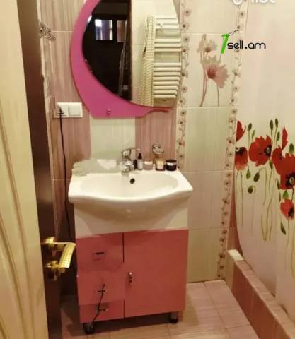 3 սենյականոց բնակարան Ամիրյան փողոցում, 70 քմ, 1/9 հարկ, կապիտալ վերանորոգված