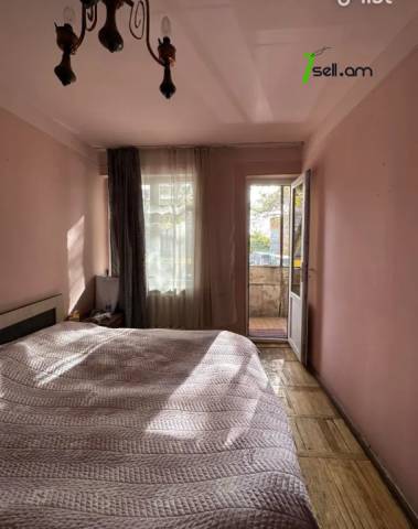 2 սենյականոց բնակարան Մամիկոնյանց փողոցում, 68 ք.մ., 2/5 հարկ, մասնակի վերանորոգում, քարե շենք