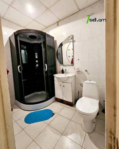 3 սենյականոց բնակարան Մաշտոցի պողոտայում, 78 ք.մ., եվրովերանորոգված, քարե շենք