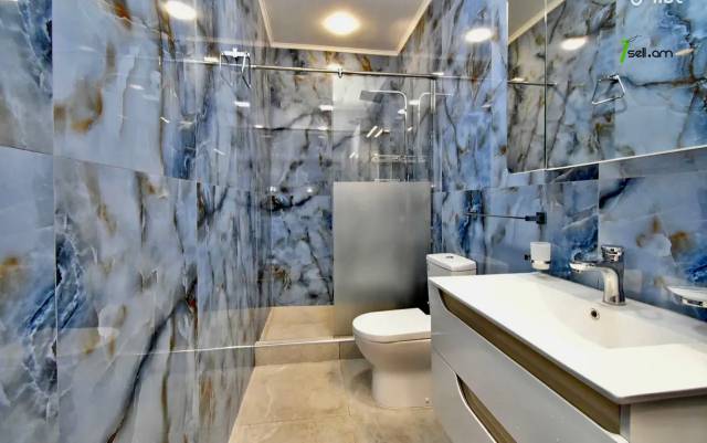 4 սենյականոց բնակարան նորակառույց շենքում, Paronyan St, 135 ք.մ., նախավերջին հարկ, 2 սանհանգույց