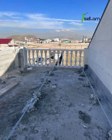 Երեք հարկանի տուն Մհեր Մկրտչյան փողոցում Ավանում, 300 քմ, 3+ սանհանգույց