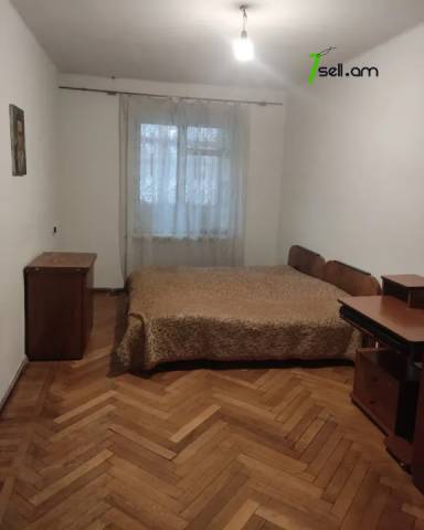 3 սենյականոց բնակարան Արամ Խաչատրյանի փողոցում, 86 ք.մ., մի քանի պատշգամբ, քարե շենք