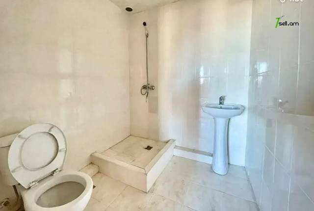 2 սենյականոց բնակարան նորակառույց շենքում Շինարարների փողոցում, 70 քմ, 11/14 հարկ