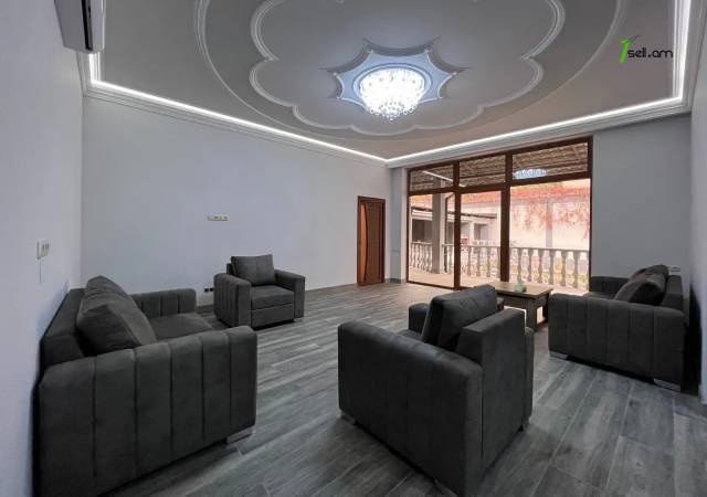 Մեկ հարկանի քարե տուն Ազատության պողոտայում Արաբկիրում, 370 ք.մ., 3+ սանհանգույց, եվրովերանորոգված