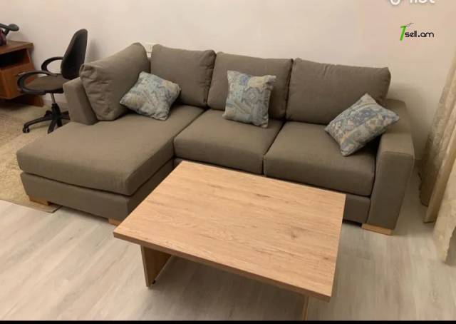 2 սենյականոց բնակարան Արցախի պողոտայում, 55 ք.մ., բարձր առաստաղներ, մի քանի պատշգամբ, 3/5 հարկ