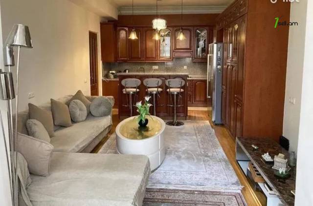 3 սենյականոց բնակարան Արգիշտիի փողոցում, 60 քմ, 11/14 հարկ, կապիտալ վերանորոգված, քարե շենք