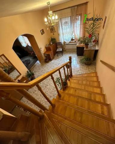 Երկու հարկանի քարե տուն Մարշալ Բաղրամյան պողոտայում Արաբկիրում, 130 ք.մ., 2 սանհանգույց