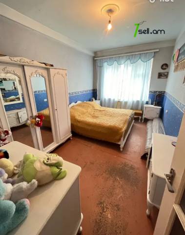 3 սենյականոց բնակարան Զաքարիա Քանաքեռցու փողոցում, 79 քմ, 6/9 հարկ, մի քանի պատշգամբ