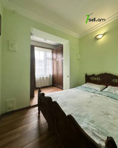 2 սենյականոց բնակարան Քաջազնունի փողոցում, 45 քմ, 3/5 հարկ, կապիտալ վերանորոգված, քարե շենք