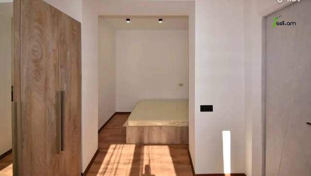 2 սենյականոց բնակարան Արամ Խաչատրյանի փողոցում, 42 ք.մ., 2/5 հարկ, եվրովերանորոգված, քարե շենք