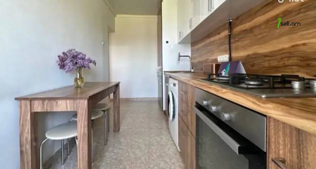 3 սենյականոց բնակարան Զաքարիա Քանաքեռցու փողոցում, 80 քմ, 5/9 հարկ, մի քանի պատշգամբ