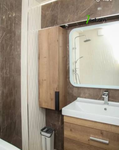 3 սենյականոց բնակարան Մաշտոցի պողոտայում, 100 ք.մ., 2 սանհանգույց, բարձր առաստաղներ, 6/12 հարկ