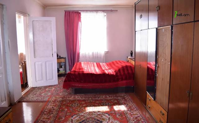 Երկու հարկանի քարե տուն, Վ. Սարգսյան փողոց 1-ին թաղամաս Գյումրիում, 308 ք.մ., կոսմետիկ վերանորոգում