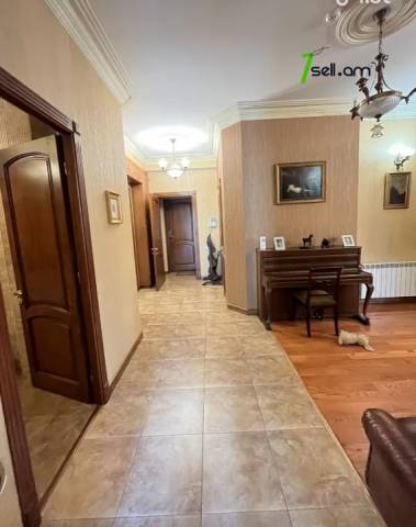 3 սենյականոց բնակարան նորակառույց շենքում Անտառային փողոցում, 116 ք.մ., բարձր առաստաղներ, 1/5 հարկ