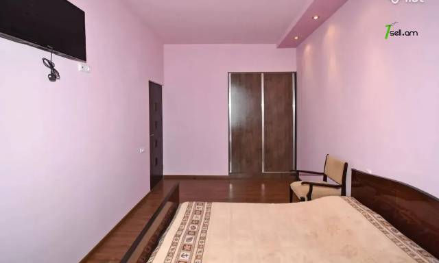 3 սենյականոց բնակարան նորակառույց շենքում Աղբյուր Սերոբի փողոցում, 130 ք.մ., 2 սանհանգույց