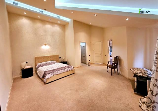 Երեք հարկանի տուն Արաբկիրում, 3200 ք.մ., 3+ սանհանգույց, մեծ հողամաս, կապիտալ վերանորոգված