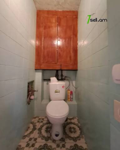 4 սենյականոց բնակարան Մոսկովյան փողոցում, 94 ք.մ., բարձր առաստաղներ, քարե շենք