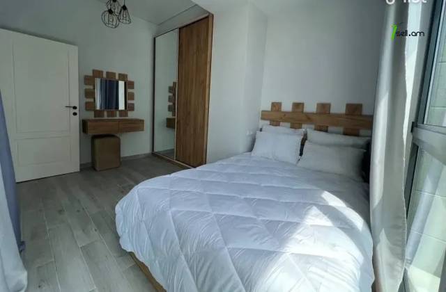 3 սենյականոց բնակարան նորակառույց շենքում Կարապետ Ուլնեցու փողոցում, 74 ք.մ., բարձր առաստաղներ