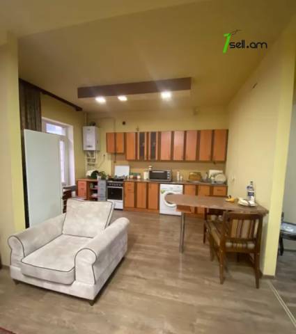 Երկու հարկանի տուն Վահան Տերյանի 1-ին փողոցում Ավանում, 222 ք.մ., 2 սանհանգույց