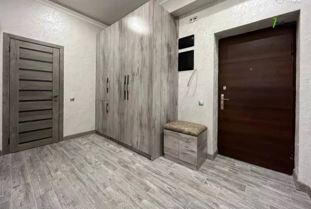 3 սենյականոց բնակարան նորակառույց շենքում Փավստոս Բուզանդի փողոցում, 72 ք.մ., բարձր առաստաղներ