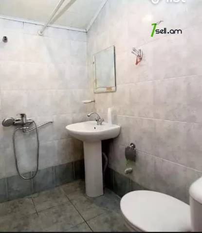 8 սենյականոց բնակարան Գյուրջյան փողոցում, 170 ք.մ., 2 սանհանգույց, դիզայներական ոճով վերանորոգված