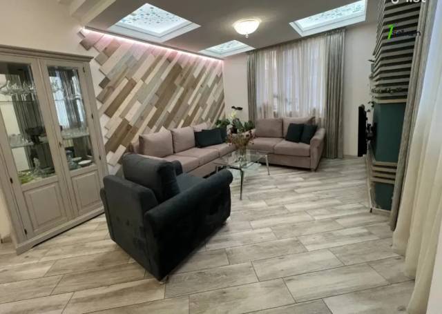 4 սենյականոց բնակարան նորակառույց շենքում Ադոնցի փողոցում, 120 ք.մ., 2 սանհանգույց, բարձր առաստաղներ