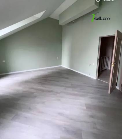 Երկու հարկանի քարե տուն Հալաբյան փողոցում Աջափնյակում, 130 ք.մ., 3+ սանհանգույց