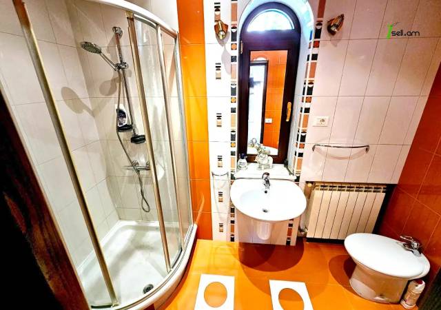 Երեք հարկանի քարե տուն Քեռու փողոցում Արաբկիրում, 1600 ք.մ., 3+ սանհանգույց, կապիտալ վերանորոգված