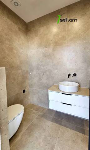 Մեկ հարկանի քարե տուն Զովունիում, 1150 ք.մ., 3+ սանհանգույց, դիզայներական ոճով վերանորոգված