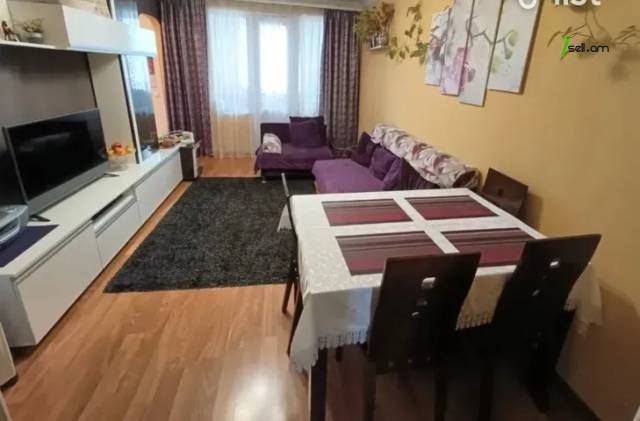 3 սենյականոց բնակարան Կարապետ Ուլնեցու փողոցում, 73 ք.մ., մի քանի պատշգամբ, կապիտալ վերանորոգված