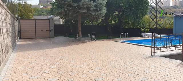 Երկու հարկանի քարե տուն Արաբկիրում, 1100 ք.մ., մասնակի վերանորոգում