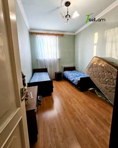 Երկու հարկանի քարե տուն Նոր Արեշի 9-րդ փողոցում Էրեբունիում, 530 ք.մ., 2 սանհանգույց