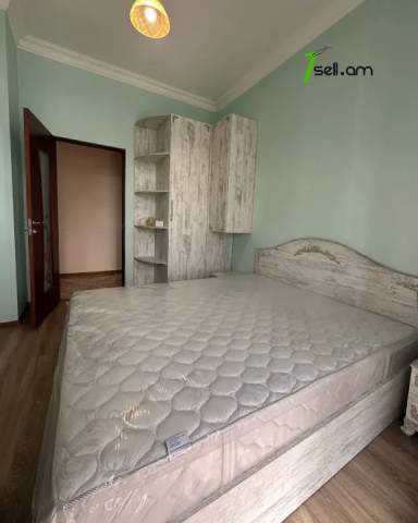 3 սենյականոց բնակարան Մարշալ Խուդյակովի փողոցում, 80 քմ, 2/4 հարկ, 2 սանհանգույց, բարձր առաստաղներ