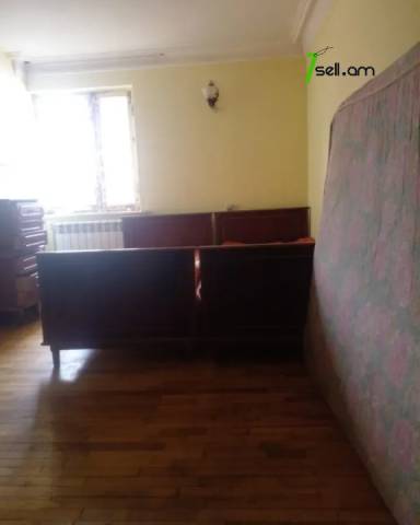3 սենյականոց բնակարան Հալաբյան փողոցում, 75 քմ, 2/4 հարկ, կոսմետիկ վերանորոգում, քարե շենք