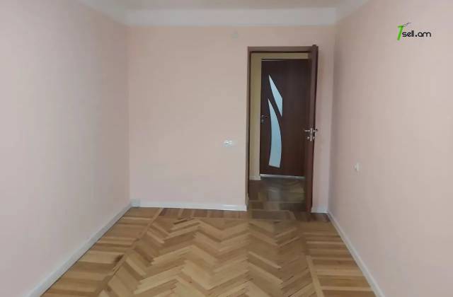 3 սենյականոց բնակարան Կոմիտասի պողոտայում, 78 ք.մ., 2/5 հարկ, կապիտալ վերանորոգված, քարե շենք