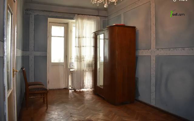 5 սենյականոց բնակարան Վահրամ Փափազյան փողոցում, 85 քմ, 2/5 հարկ, 2 սանհանգույց, քարե շենք