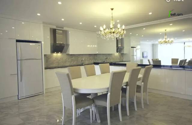 Ընդարձակ 4 սենյականոց բնակարան նորակառույց շենքում Վարդանանց փողոցում, 206 քմ, 20/23 հարկ