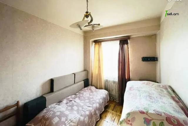 3 սենյականոց բնակարան Արցախի պողոտայում, 71 ք.մ., նախավերջին հարկ, կապիտալ վերանորոգված