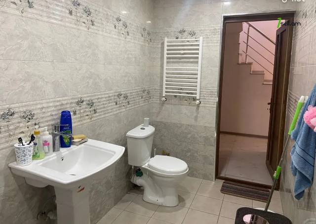 Երկու հարկանի քարե տուն Բագրևանդի փողոցում Ավանում, 150 քմ, 2 սանհանգույց, կոսմետիկ վերանորոգում