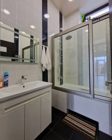 Երեք հարկանի տուն Պարույր Սևակի փողոցում Ավանում, 800 ք.մ., 3+ սանհանգույց, կապիտալ վերանորոգված