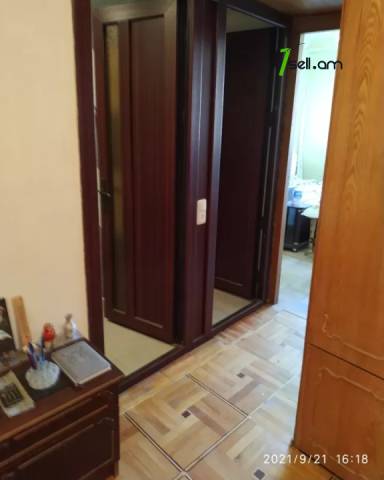 3 սենյականոց բնակարան Ջրվեժի 1-ին փողոցում, 80 ք.մ., 2 սանհանգույց, մի քանի պատշգամբ