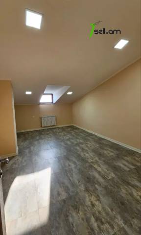 Չորս հարկանի քարե տուն Սիլիկյան 4-րդ փողոցում Աջափնյակում, 2480 ք.մ., 3+ սանհանգույց, մեծ հողամաս