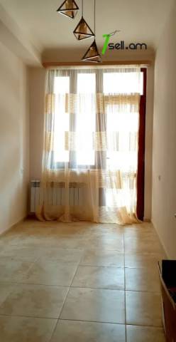 3 սենյականոց բնակարան նորակառույց շենքում Նիկողայոս Ադոնցի փողոցում, 92 ք.մ., բարձր առաստաղներ