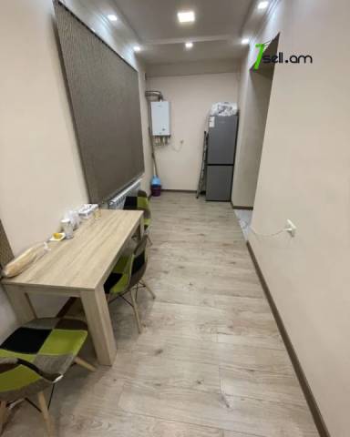 3 սենյականոց բնակարան Բագրատունյաց պողոտայում, 100 ք.մ., 2/5 հարկ, մի քանի պատշգամբ