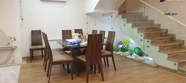 Երկու հարկանի քարե տուն Ավետիս Ահարոնյանի փողոցում Քանաքեռ Զեյթունում, 230 ք.մ., 3+ սանհանգույց