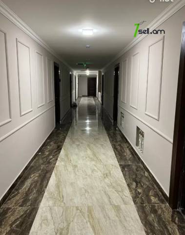 3 սենյականոց բնակարան նորակառույց շենքում Հանրապետության փողոցում, 55 ք.մ., բարձր առաստաղներ