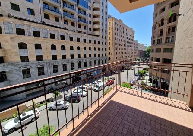 3 սենյականոց բնակարան նորակառույց շենքում Ամիրյան փողոցում, 107 ք.մ., 2 սանհանգույց