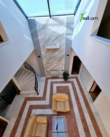 Երկու հարկանի տուն Բագրևանդի 20-րդ փողոցում Նոր Նորքում, 1830 ք.մ., 3+ սանհանգույց